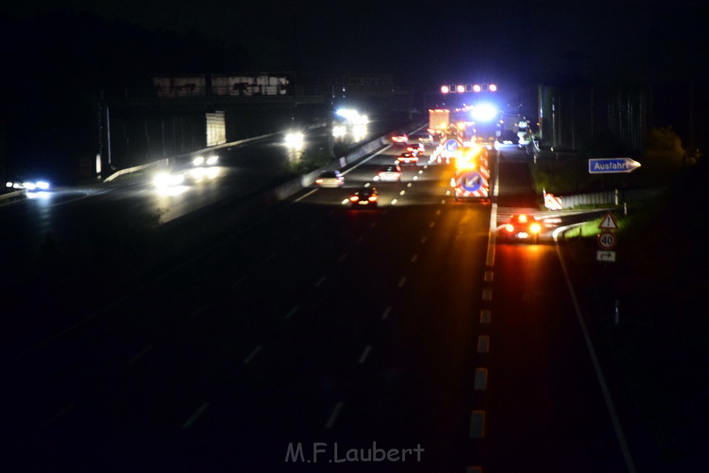 LKW Verfolgung A 3 Rich Oberhausen gestellt mit Nagelbrett Hoehe AS Koeln Dellbrueck P01.JPG - Miklos Laubert